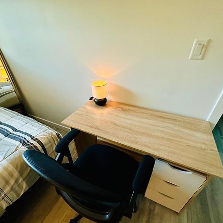 Cozy & Bright Home With Parking Victoria Bagian luar foto
