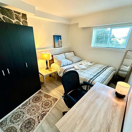 Cozy & Bright Home With Parking Victoria Bagian luar foto