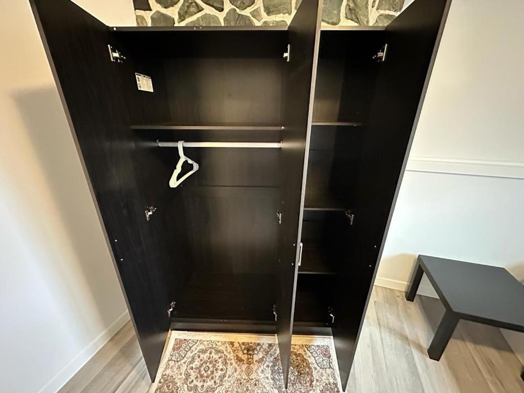 Cozy & Bright Home With Parking Victoria Bagian luar foto
