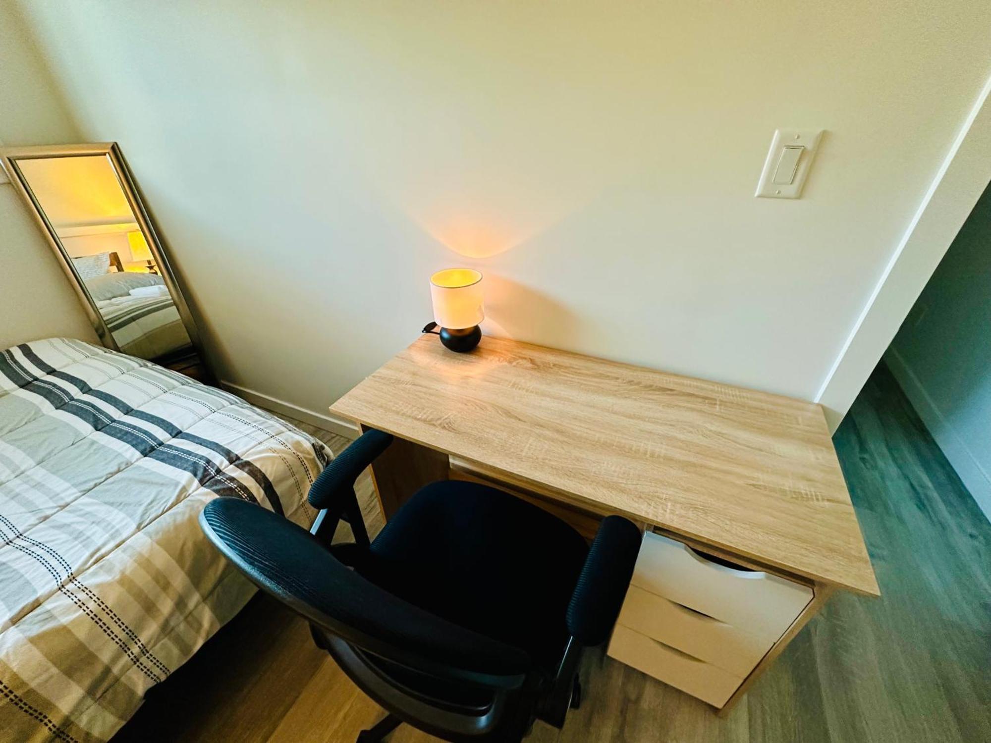Cozy & Bright Home With Parking Victoria Bagian luar foto