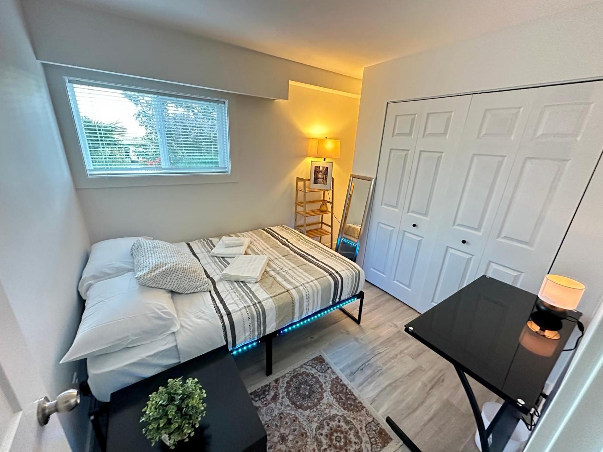 Cozy & Bright Home With Parking Victoria Bagian luar foto