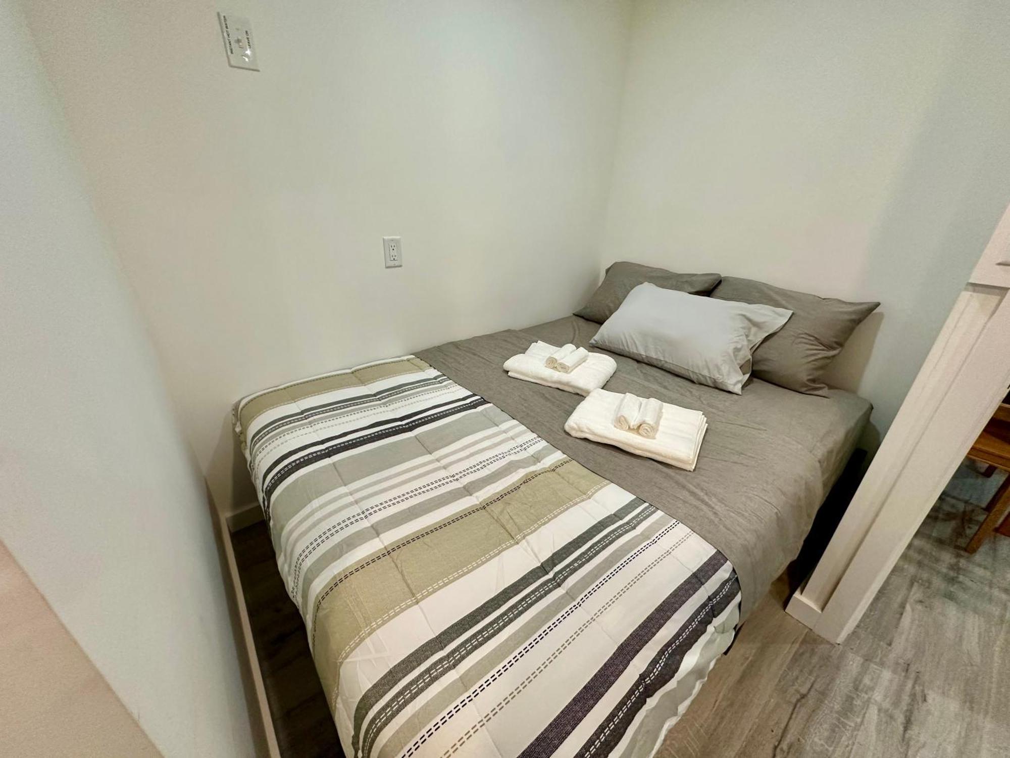 Cozy & Bright Home With Parking Victoria Bagian luar foto