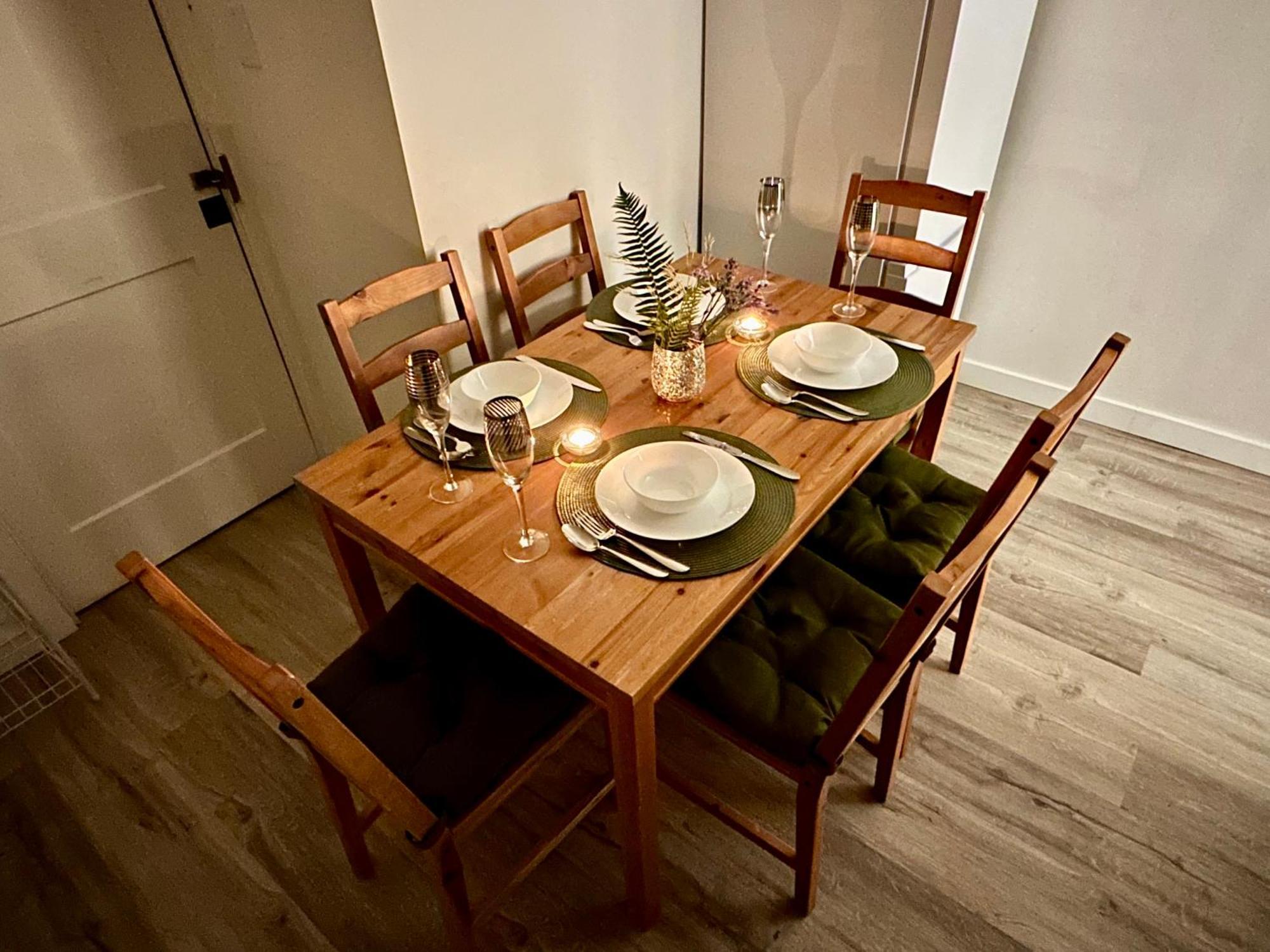 Cozy & Bright Home With Parking Victoria Bagian luar foto
